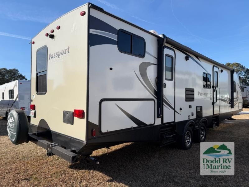 Pre-Owned 2019 Keystone RV 3350BH Grand Touring - photo - 4