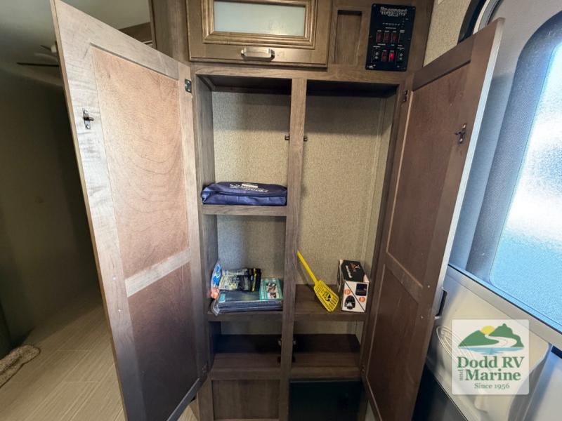 Pre-Owned 2019 Keystone RV 3350BH Grand Touring - photo - 21