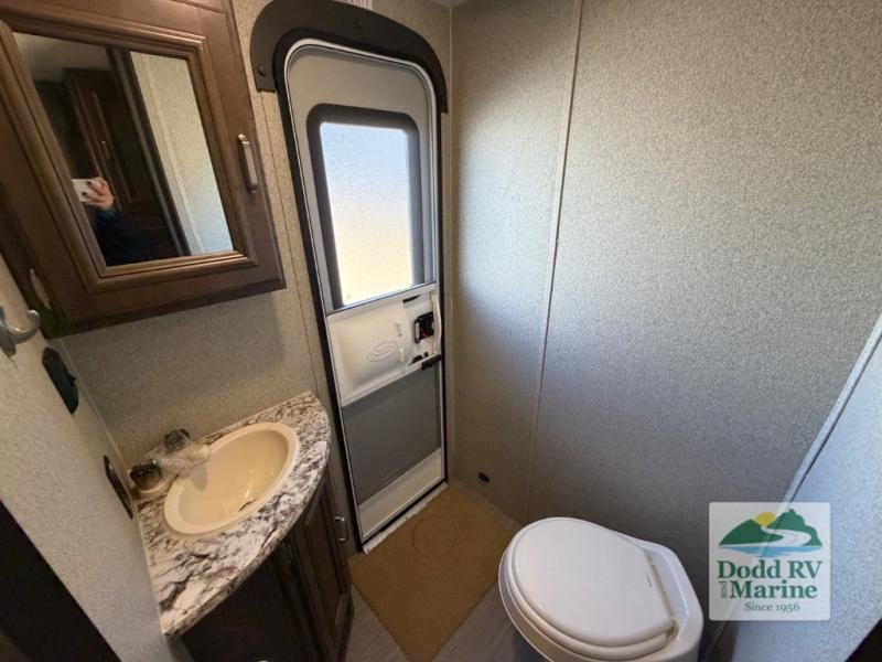 Pre-Owned 2019 Keystone RV 3350BH Grand Touring - photo - 35