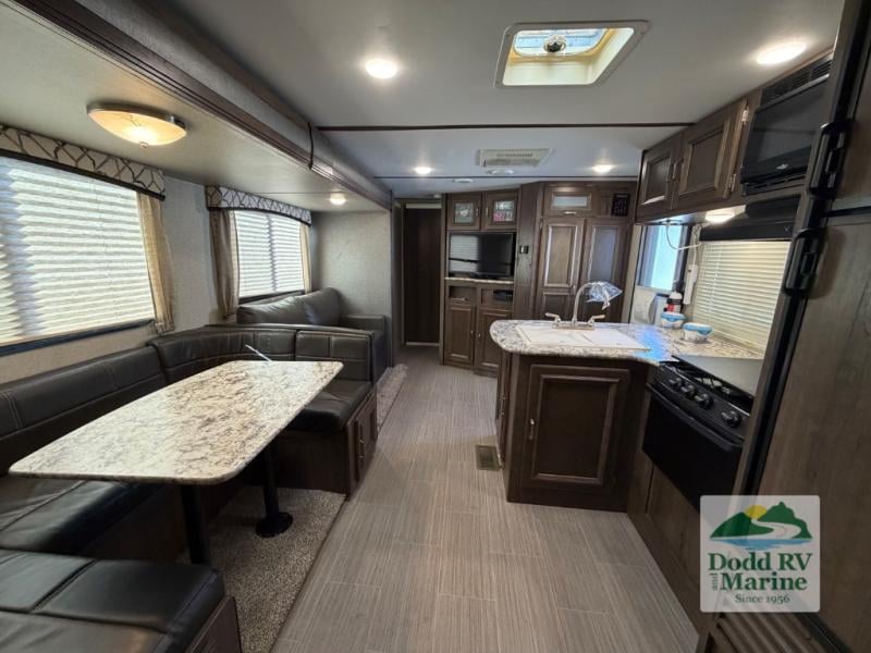 Pre-Owned 2019 Keystone RV 3350BH Grand Touring - photo - 6