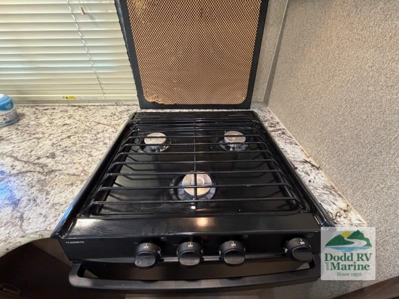 Pre-Owned 2019 Keystone RV 3350BH Grand Touring - photo - 13