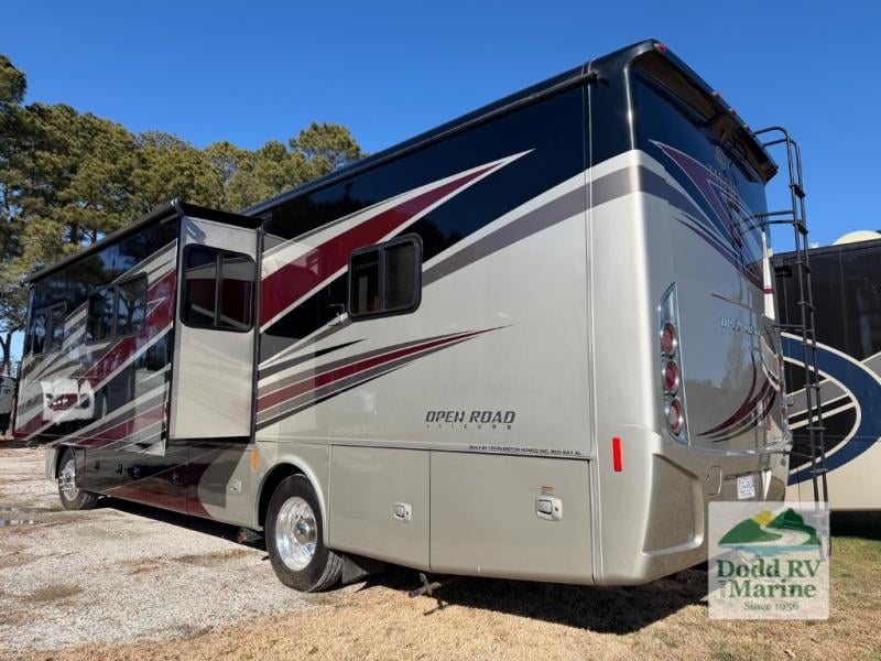 Pre-Owned 2018 Tiffin Motorhomes 32 SA - photo - 3