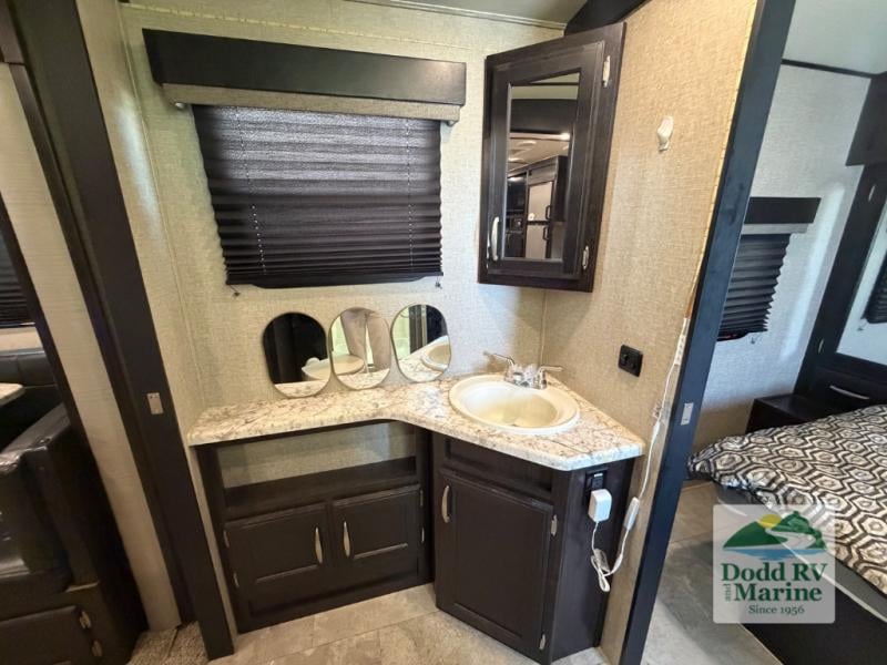 Pre-Owned 2019 Grand Design 3170BH - photo - 28