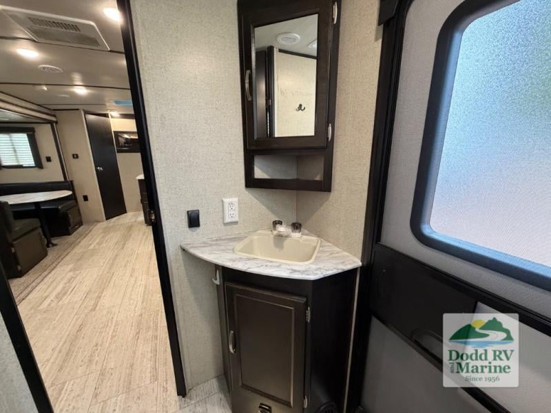 Pre-Owned 2021 Coachmen RV 2963BH - photo - 29