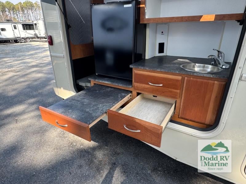 Pre-Owned 2018 Winnebago 29VE - photo - 9