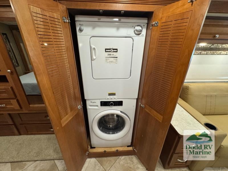 Pre-Owned 2018 Winnebago 38F - photo - 32