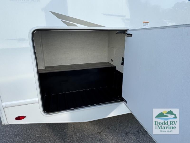 Pre-Owned 2025 Thor Motor Coach SE31 - photo - 5