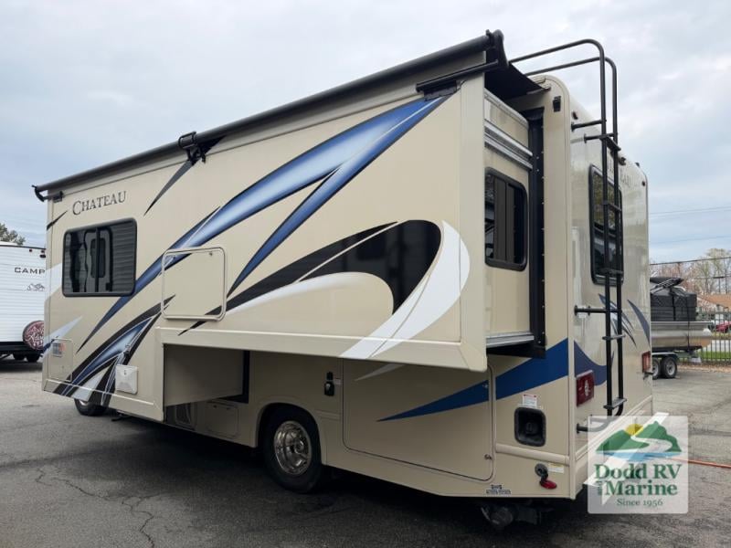 Pre-Owned 2020 Thor Motor Coach 24F - photo - 3