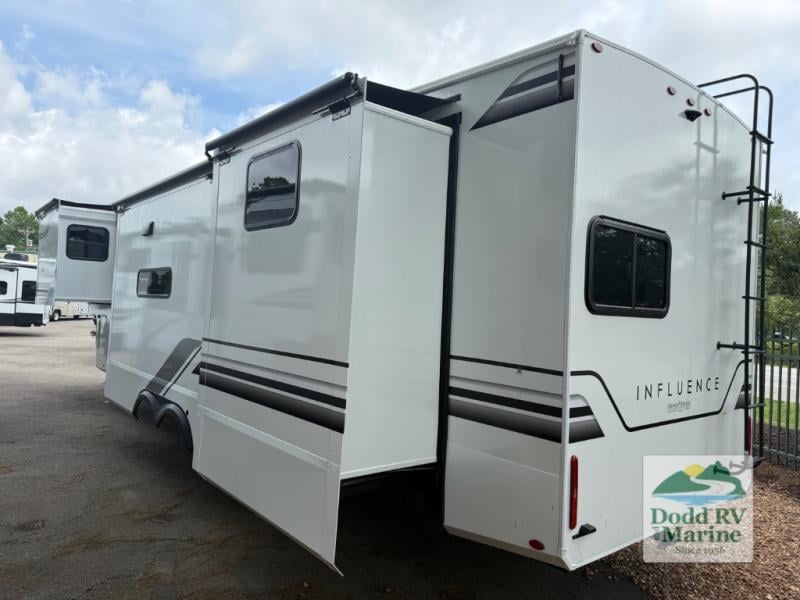 New 2026 Grand Design 3704BH - photo - 2