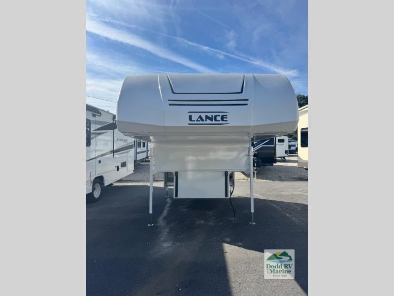 Pre-Owned 2025 Lance 825 - photo - 1