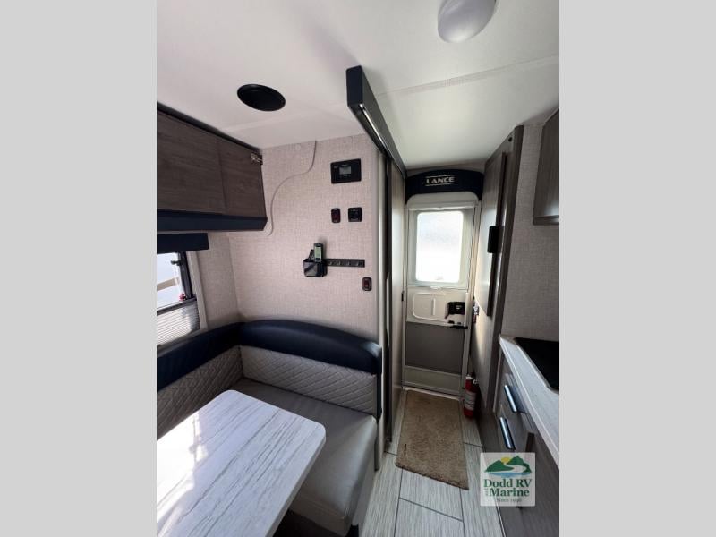 Pre-Owned 2025 Lance 825 - photo - 8