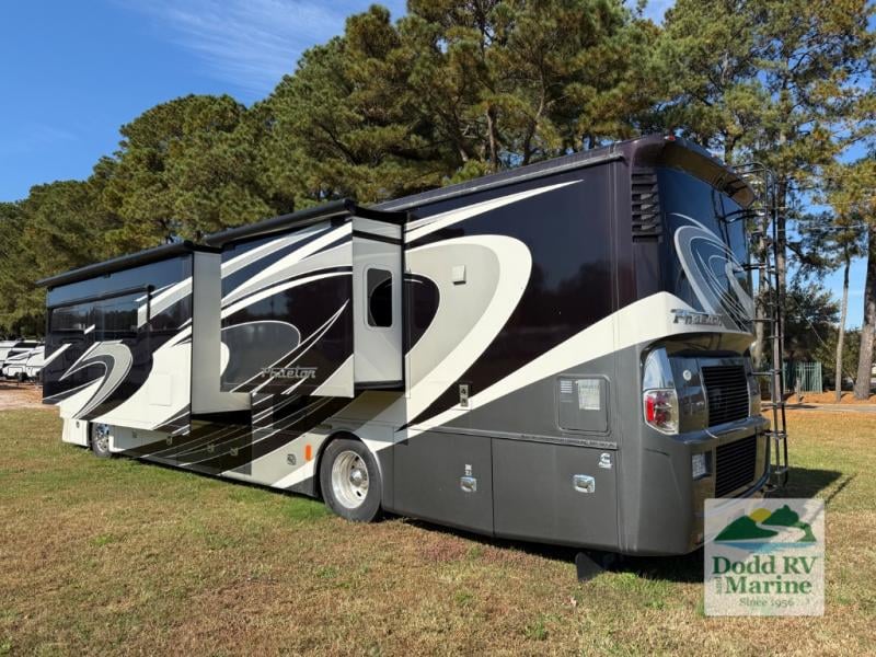 Pre-Owned 2016 Tiffin Motorhomes 40 QBH - photo - 3